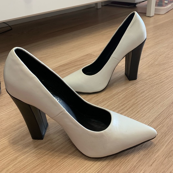 “Le chateau” Black and White heels - Picture 3 of 4